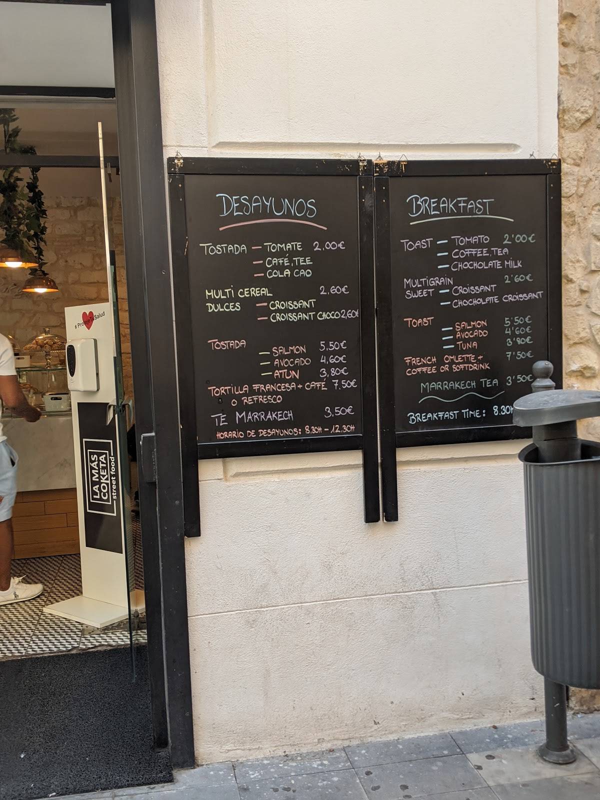 Menu at La Más Coketa cafeteria, Alicante