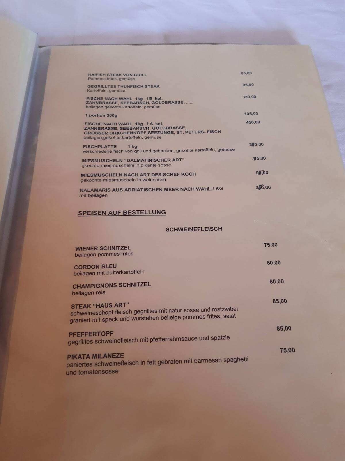 Menu di Restoran 