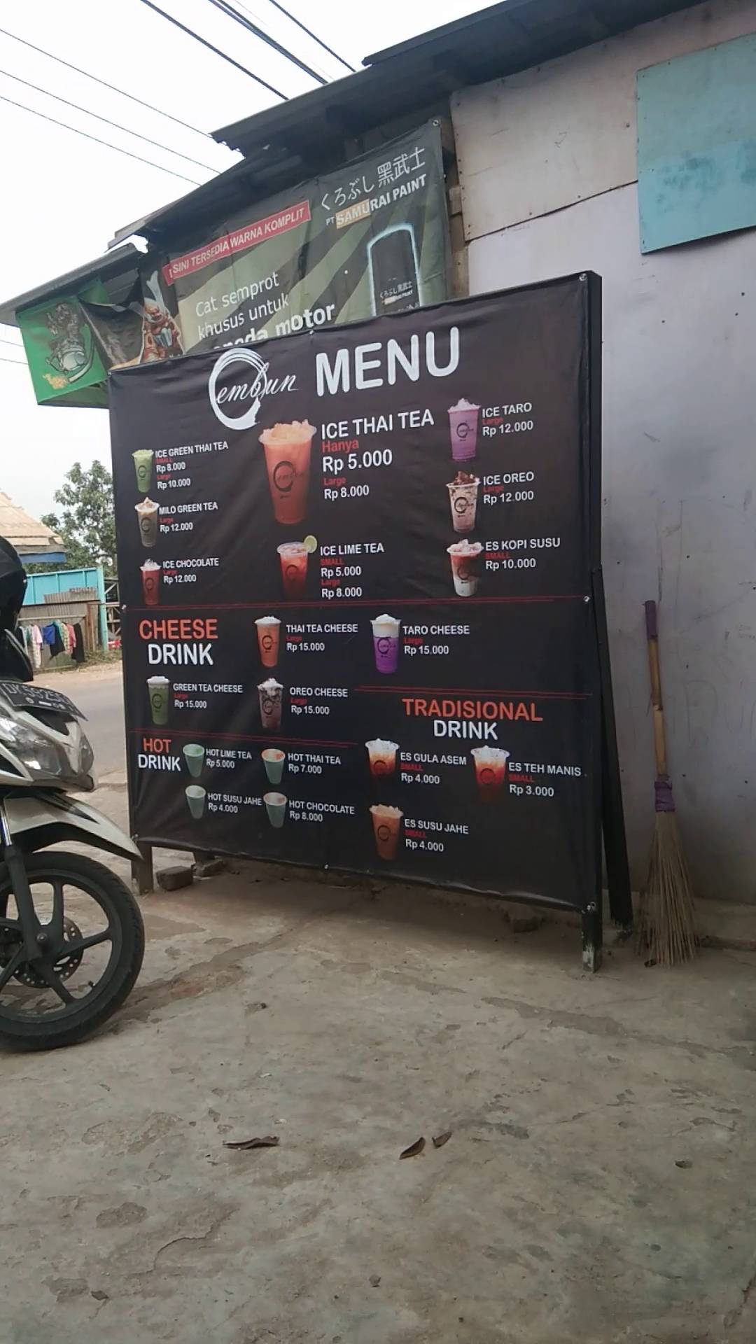 Menu at Es cafe, Suradita