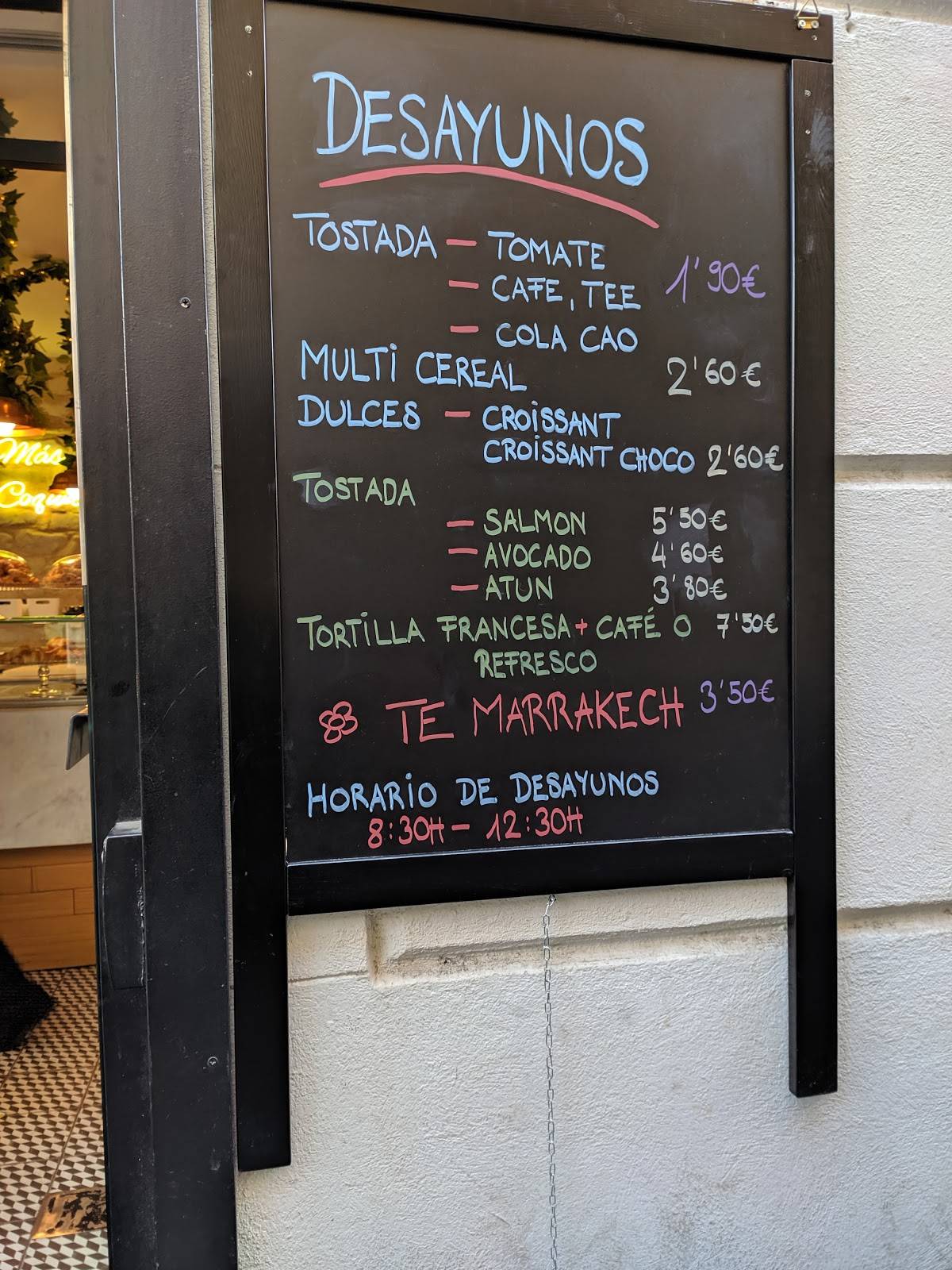 Menu at La Más Coketa cafeteria, Alicante