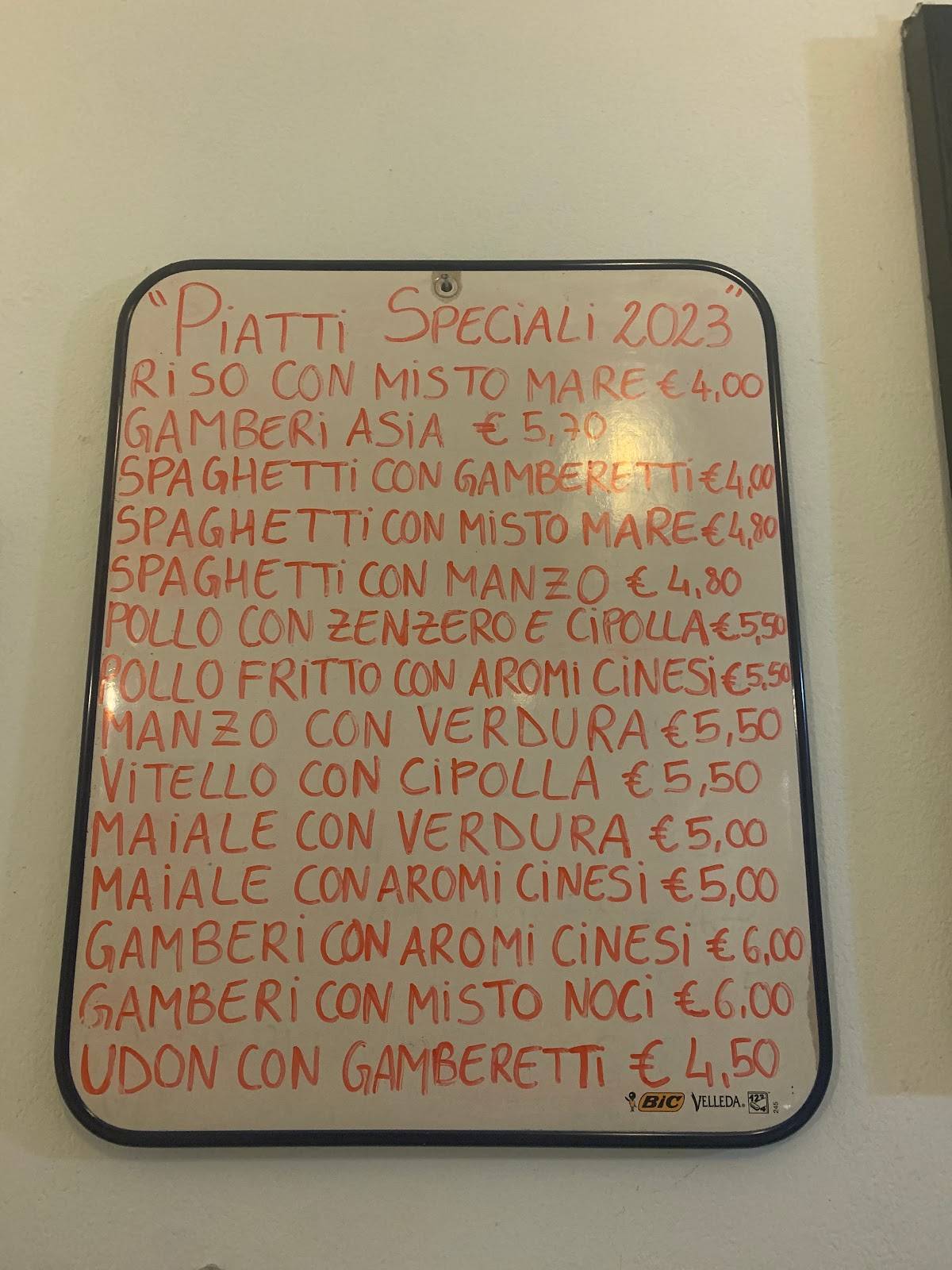 Menu di Rosticceria Asia di Hu Xiaojing 