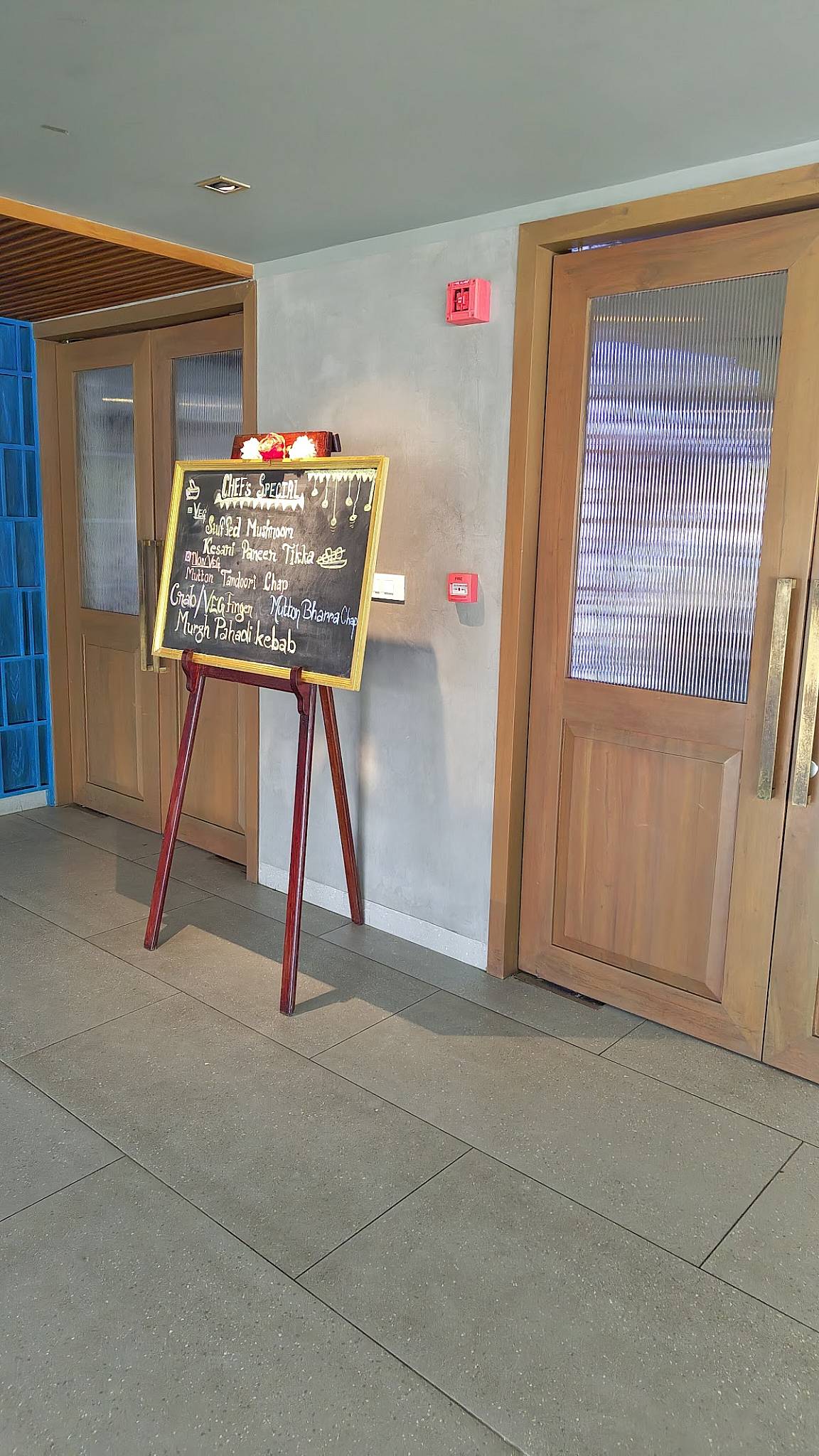 Kaali Meeri menu
