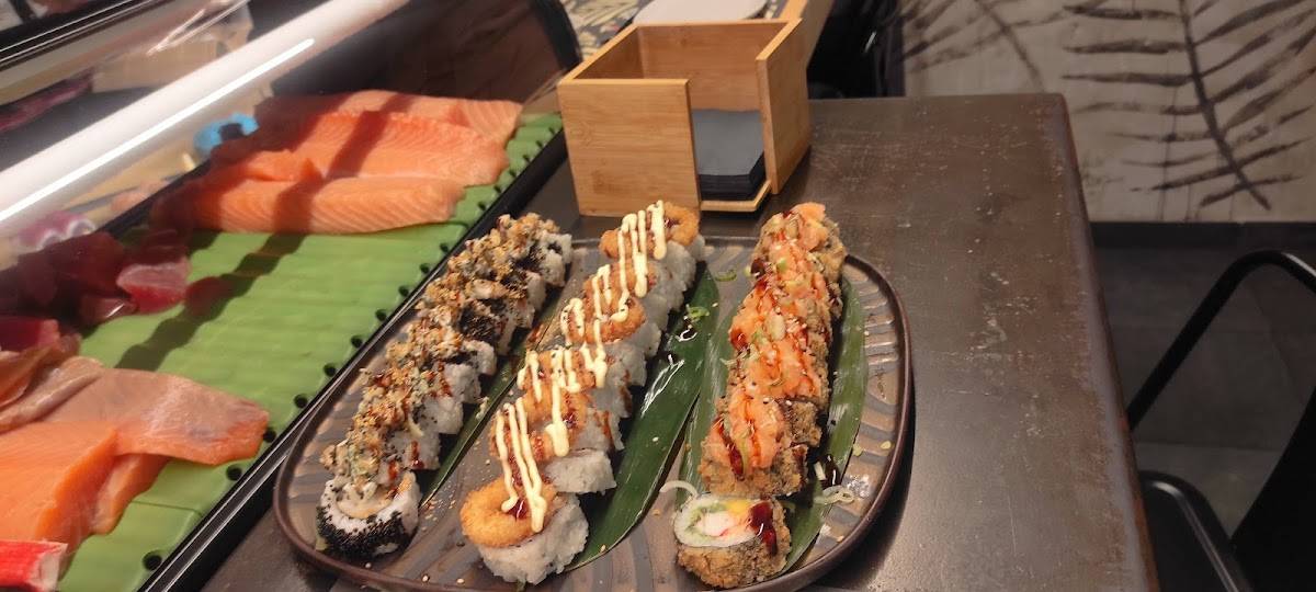 Menu di Chevere. Sushi & Poke 