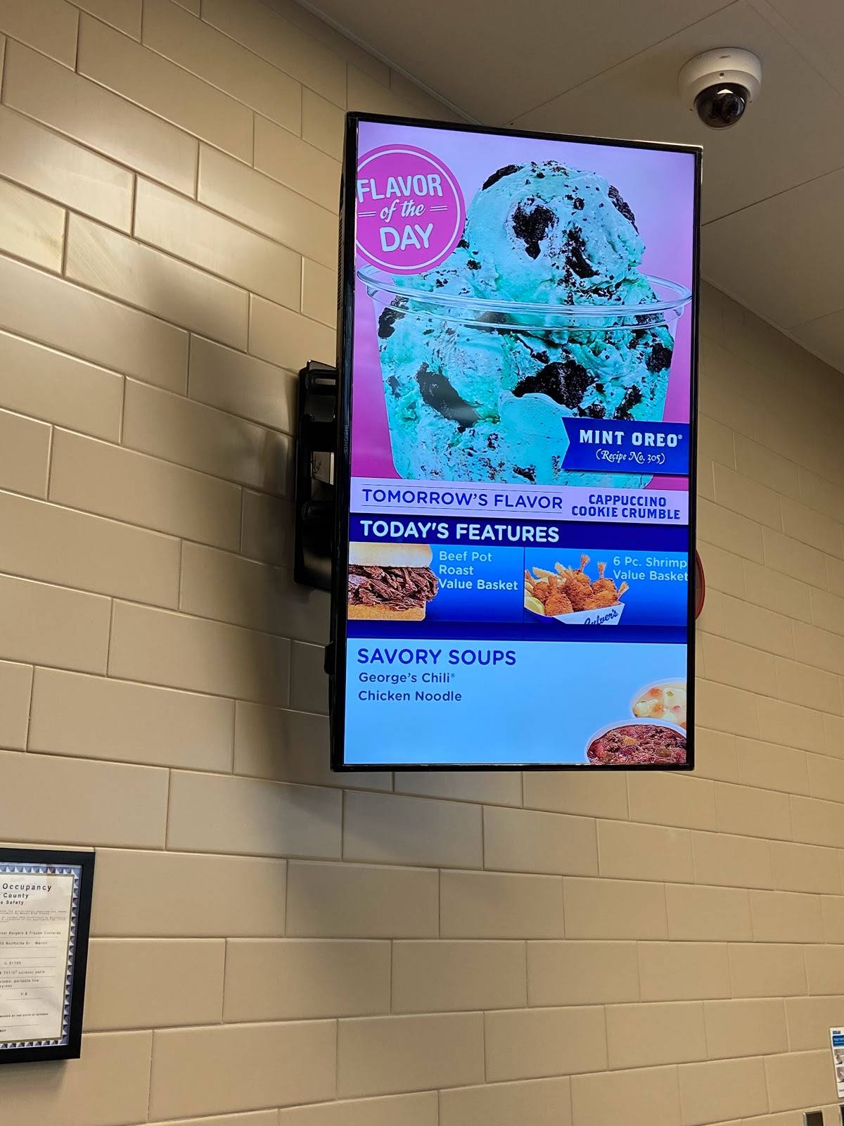 Clovers Fast Food Restaurant 75 - iue7aqb
