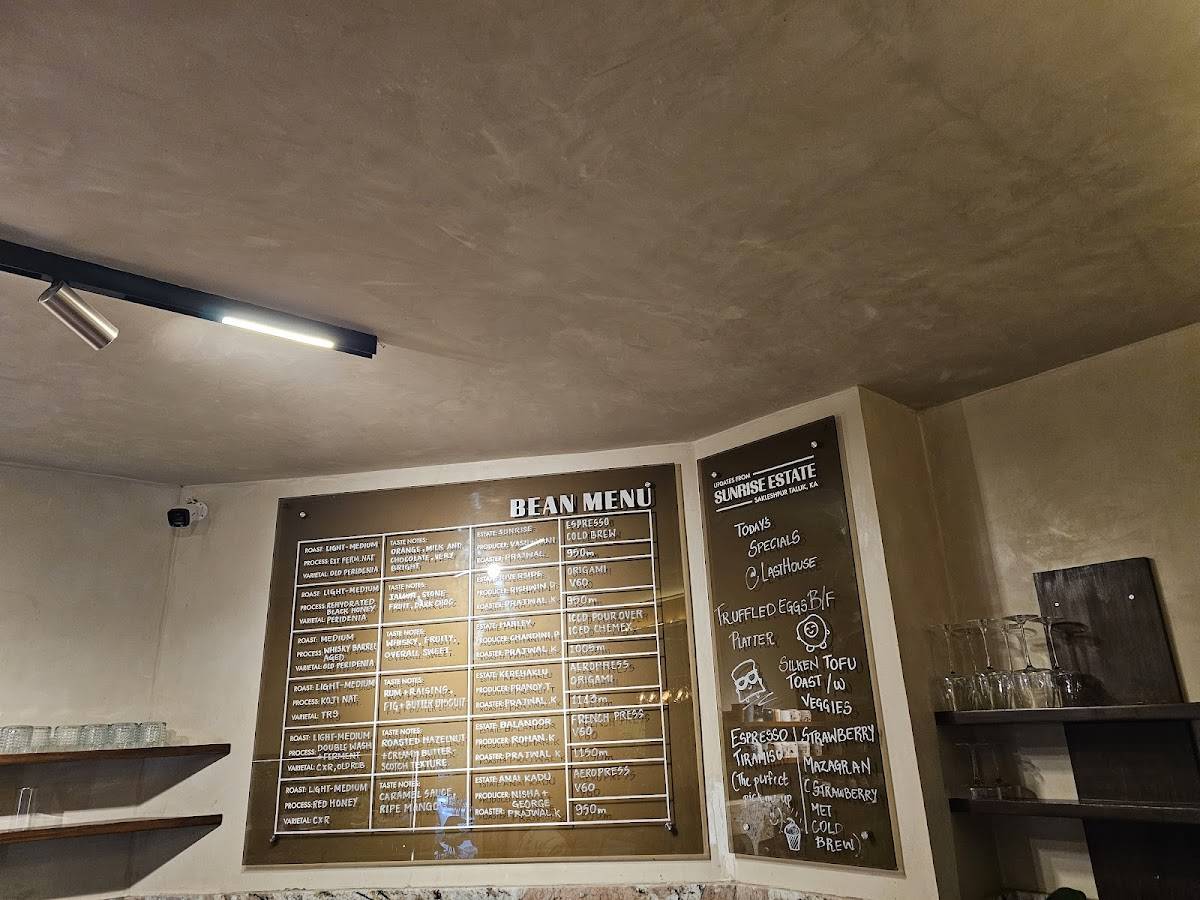 LastHouse: By The Lake menu