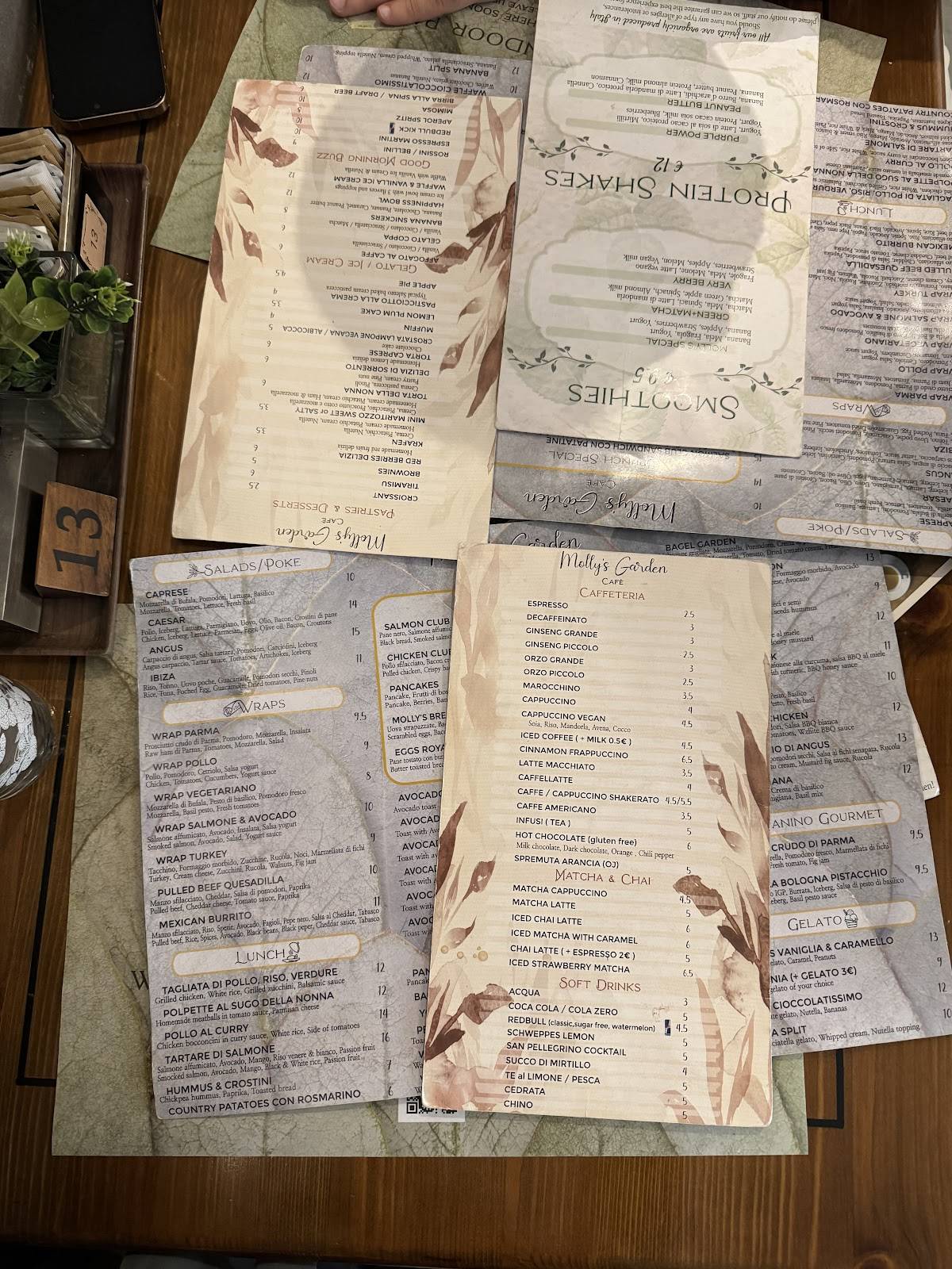 Menu di Molly's Garden Cafè 