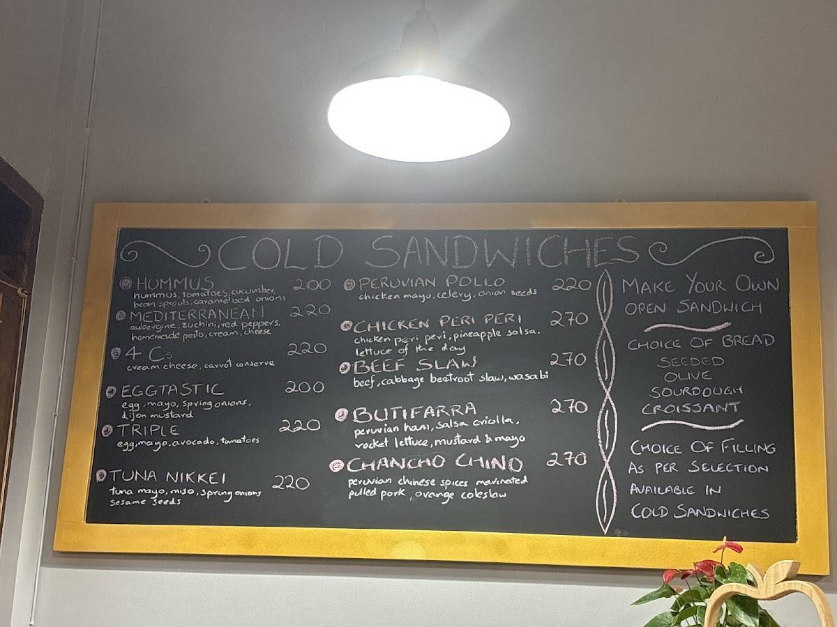 Mona’s Coffee Shop porvorim menu