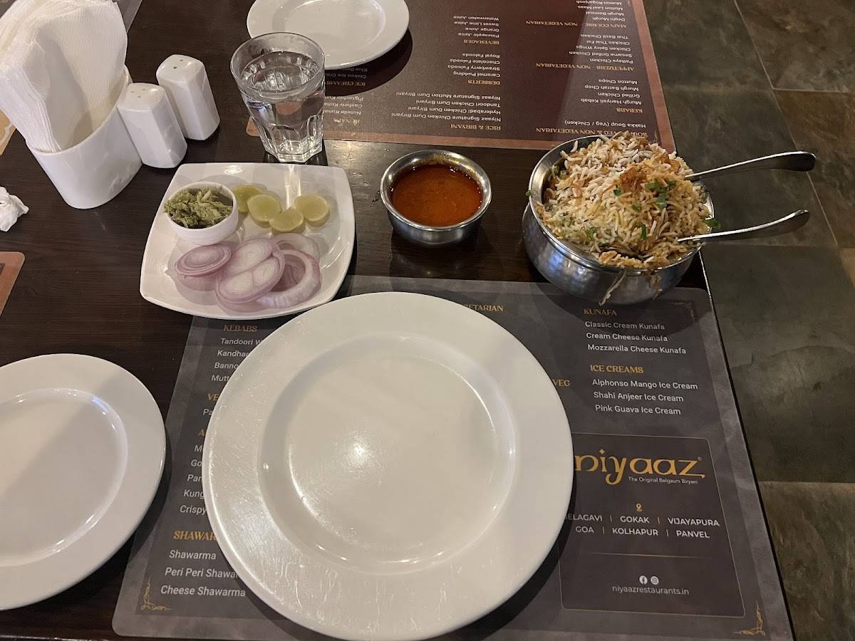 Niyaaz Restaurant, Tilakwadi menu