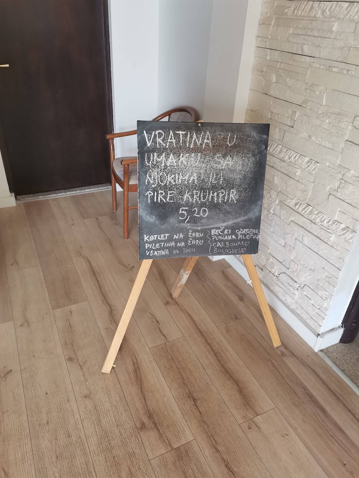 Menu di Restoran Deli 