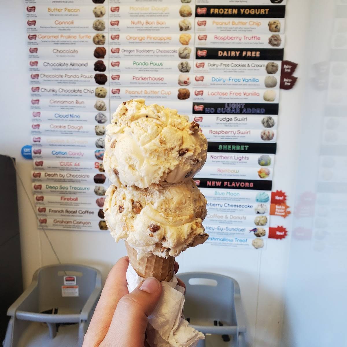 Menu at De Dee's Dairy restaurant, Niagara Falls