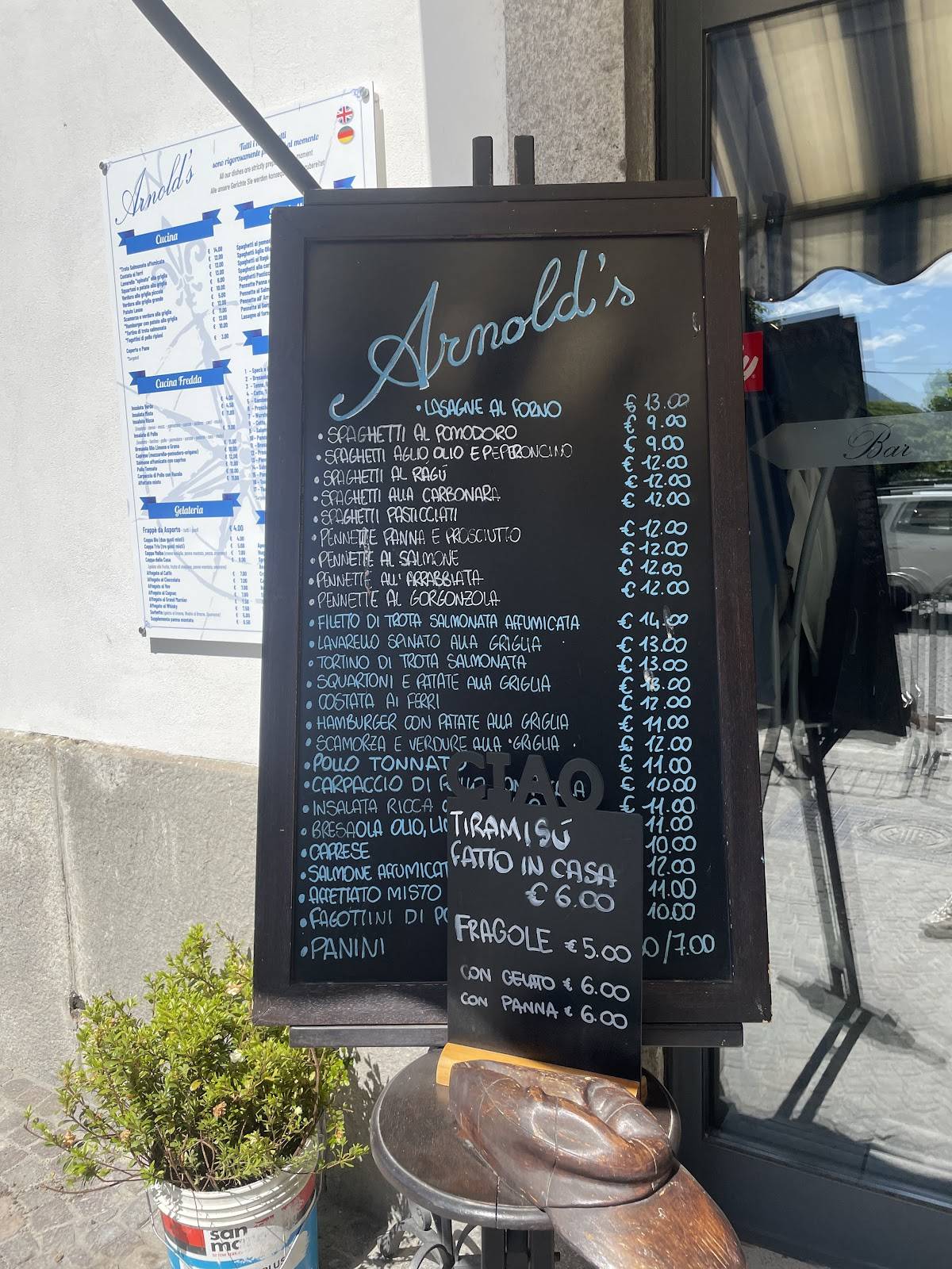 Menu di Bar Arnold'S 