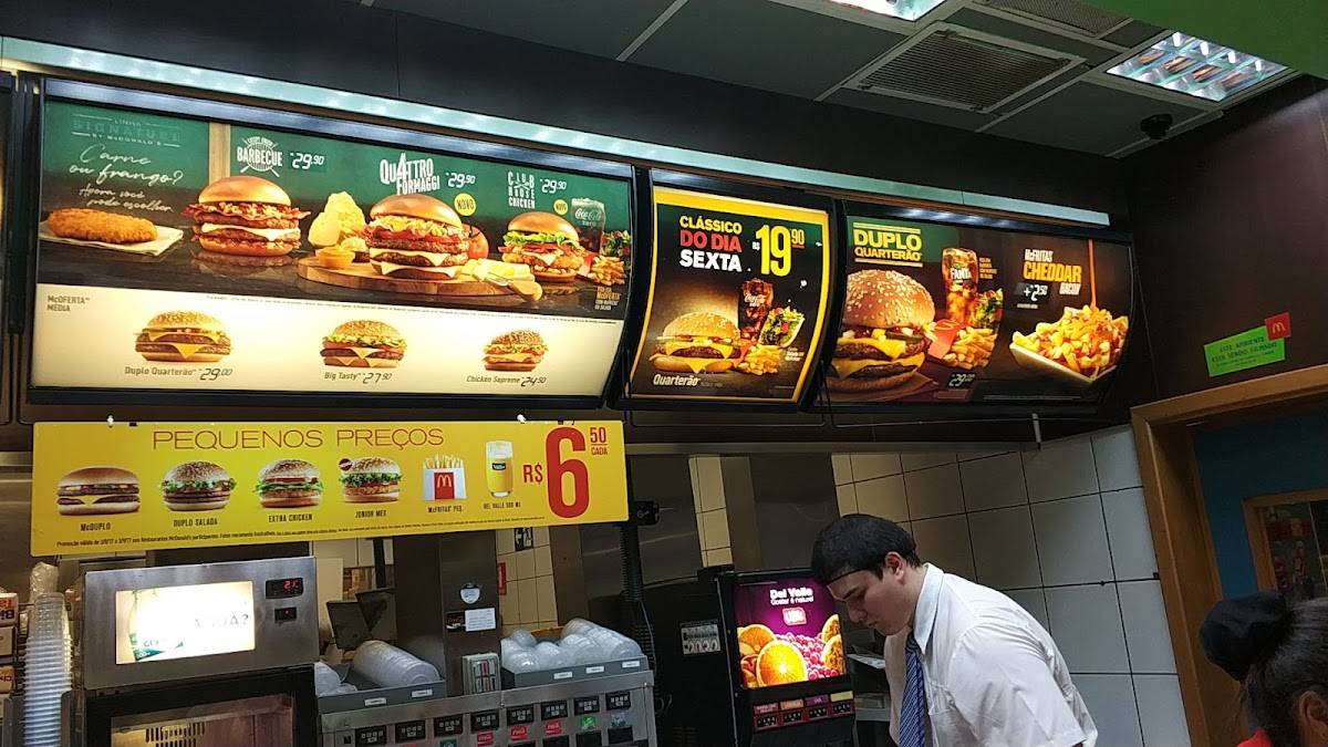 Menu em McDonald's restaurante, Araçatuba, Av. Brasília
