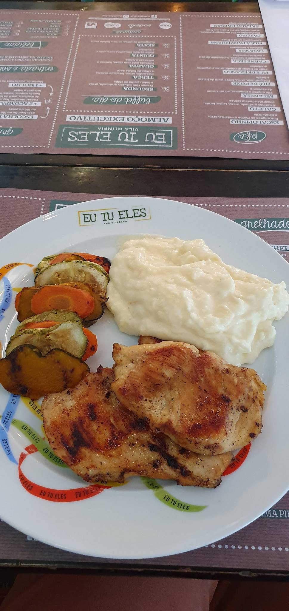 Eu Tu Eles Vila Olímpia cardápio