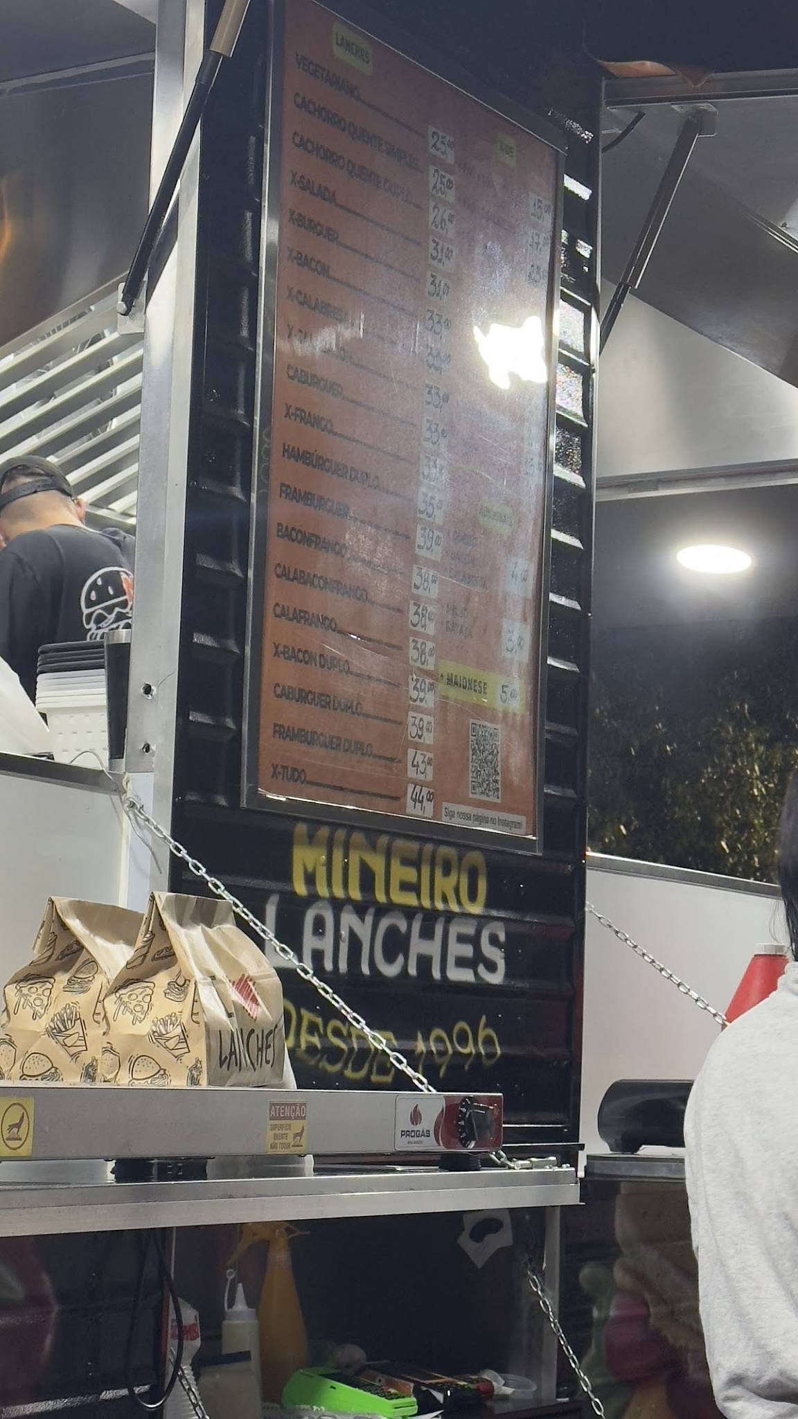 Mineiro Lanches e Fritas cardápio