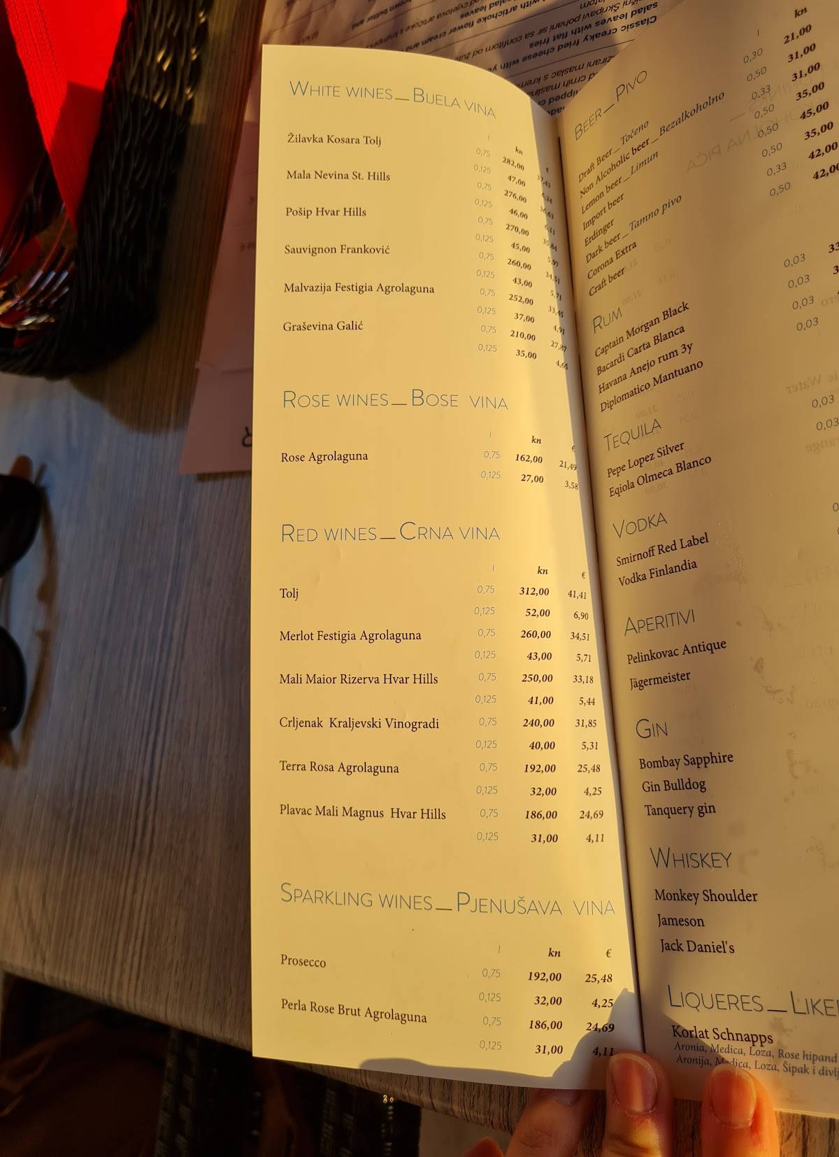 Menu di Tavern Nota Bene 