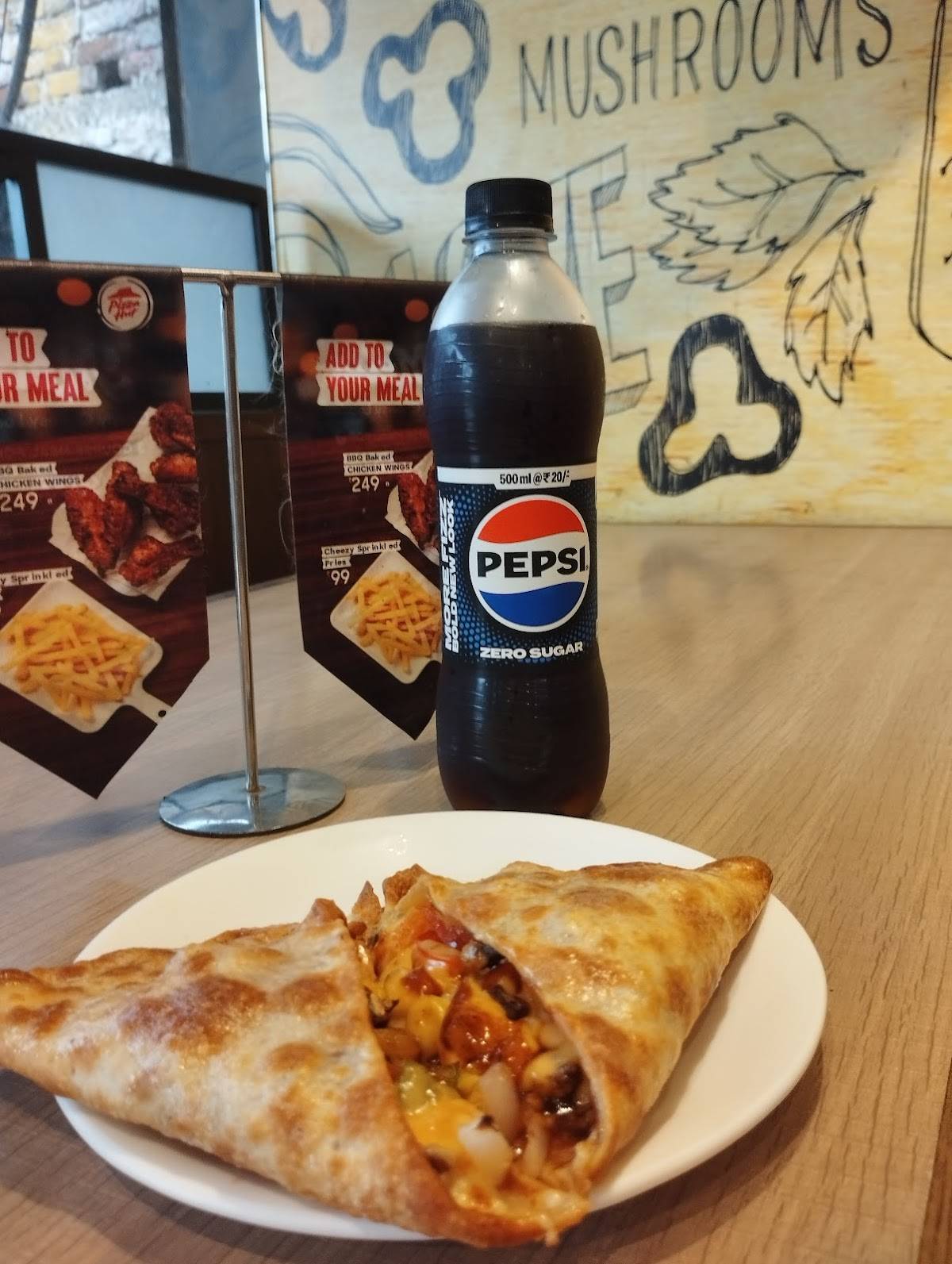 Pizza Hut Navratan Hata, Purnia menu