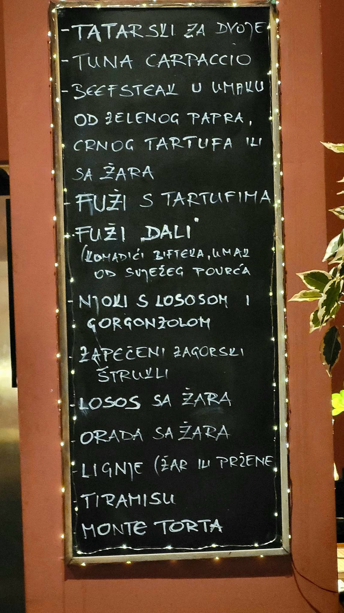 Menu di Restoran Madera 