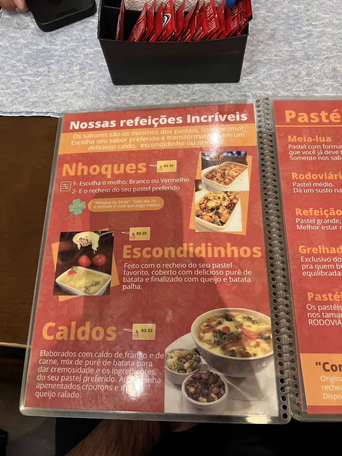 Pastel com borda cardápio