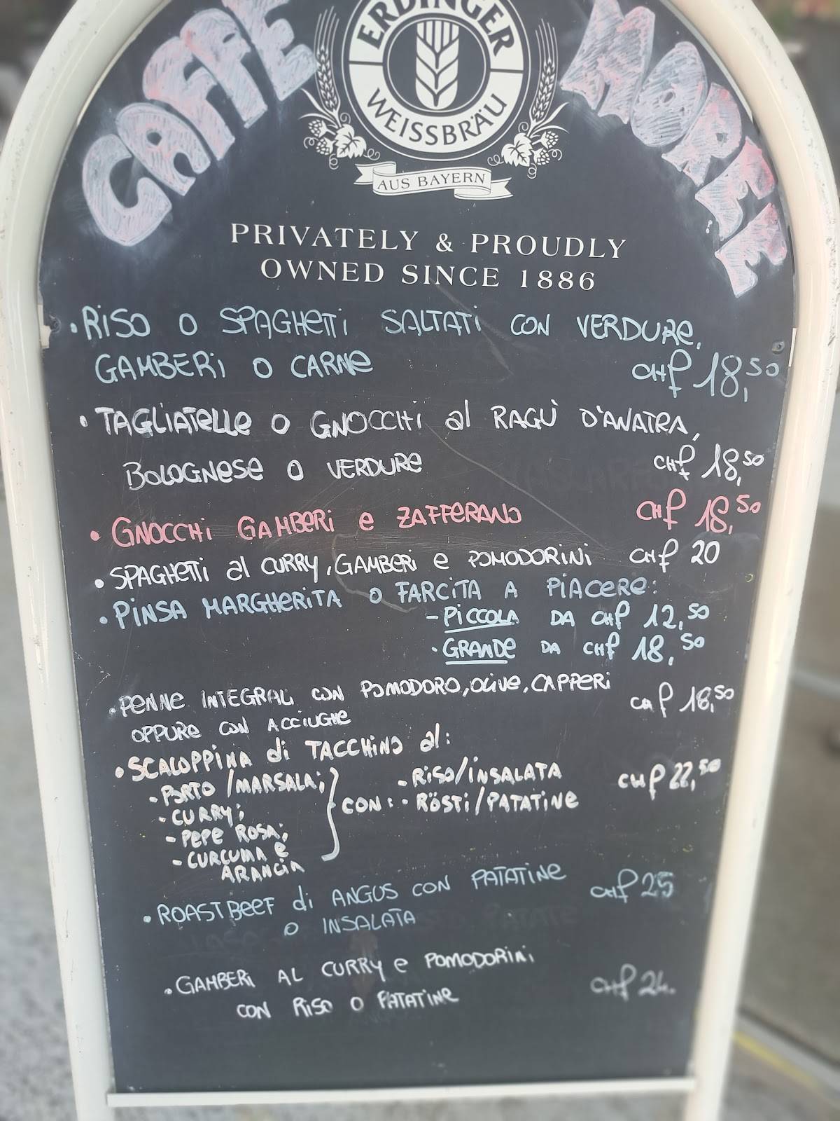 Menu di Bar Moree 