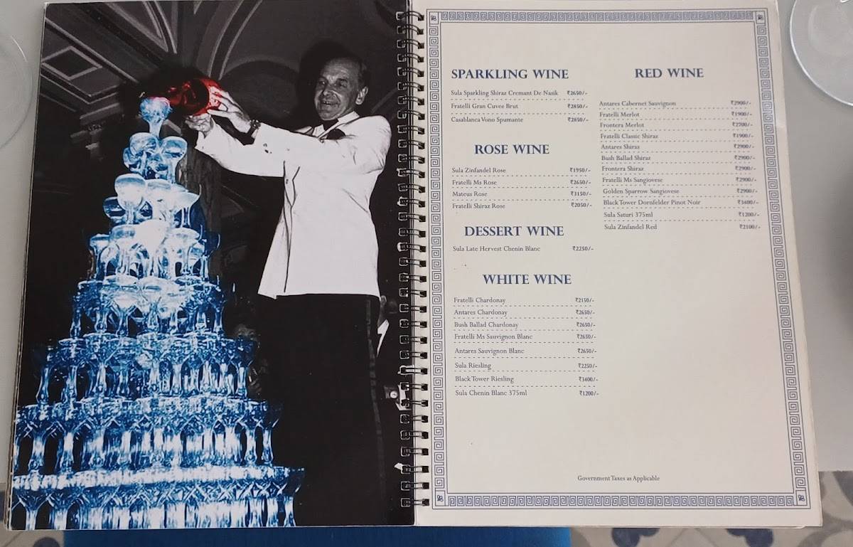 La Artisan Bistro menu