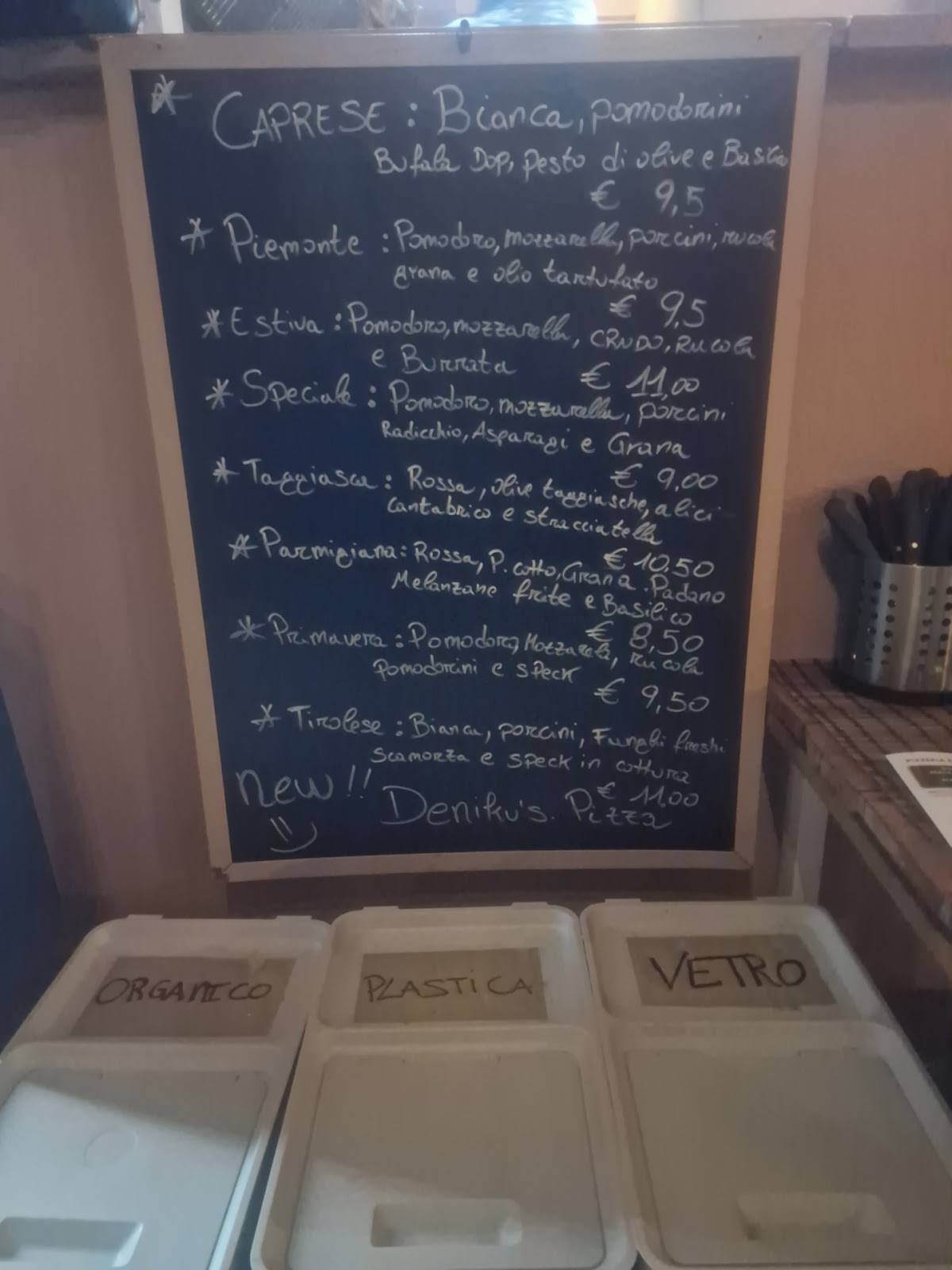 Menu di Deniku's Pizza 