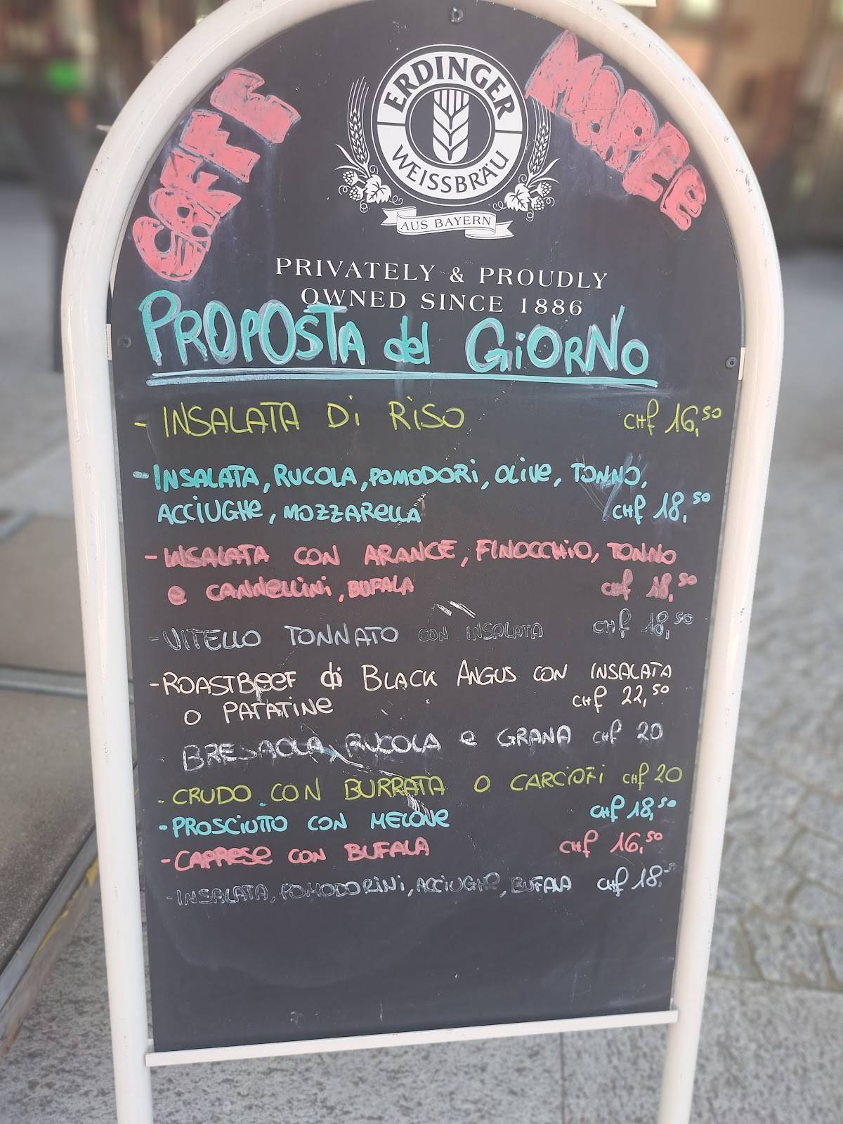 Menu di Bar Moree 