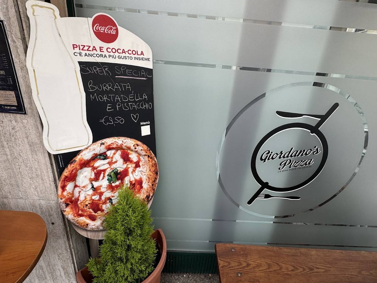 Menu di Giordano's Pizza 