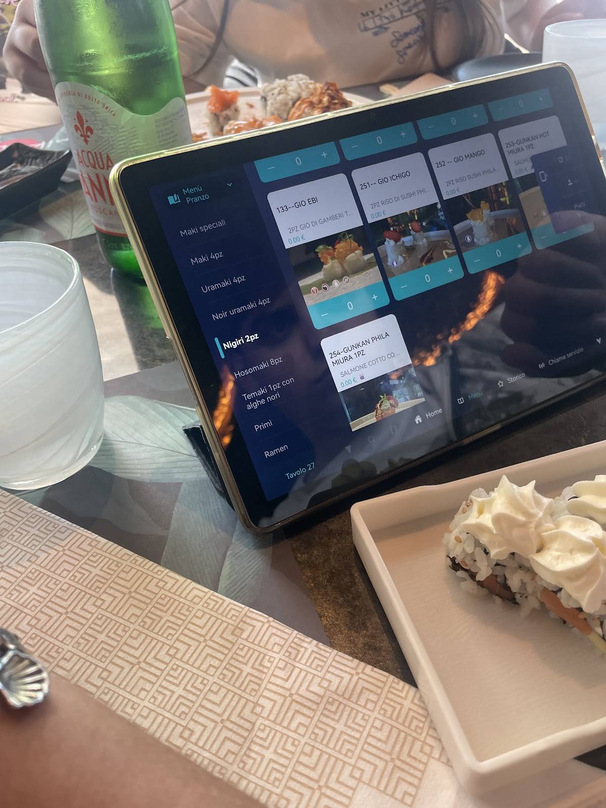 Menu di Mikaku Sushi 