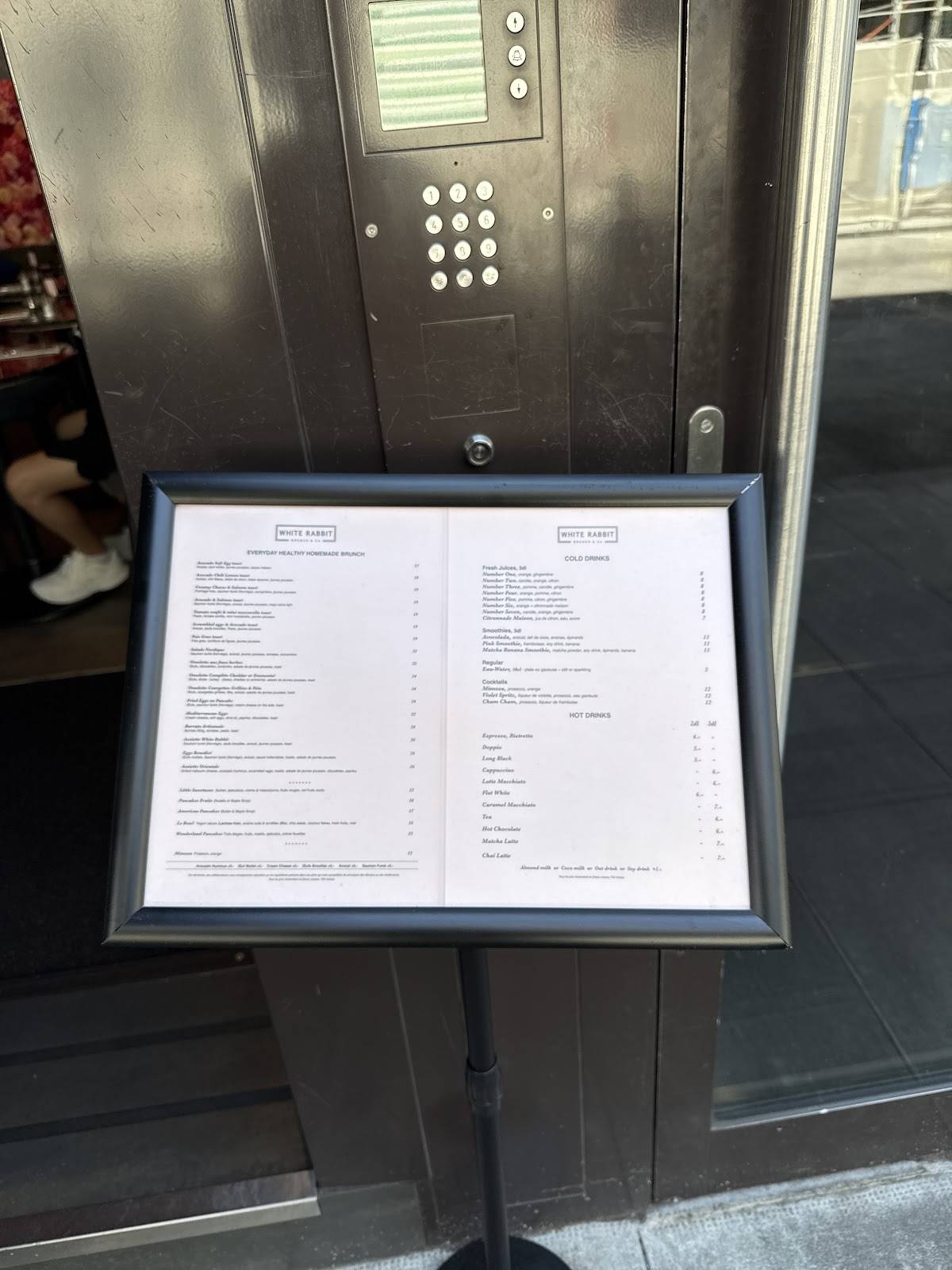 Menu di White Rabbit - Brunch & Co 