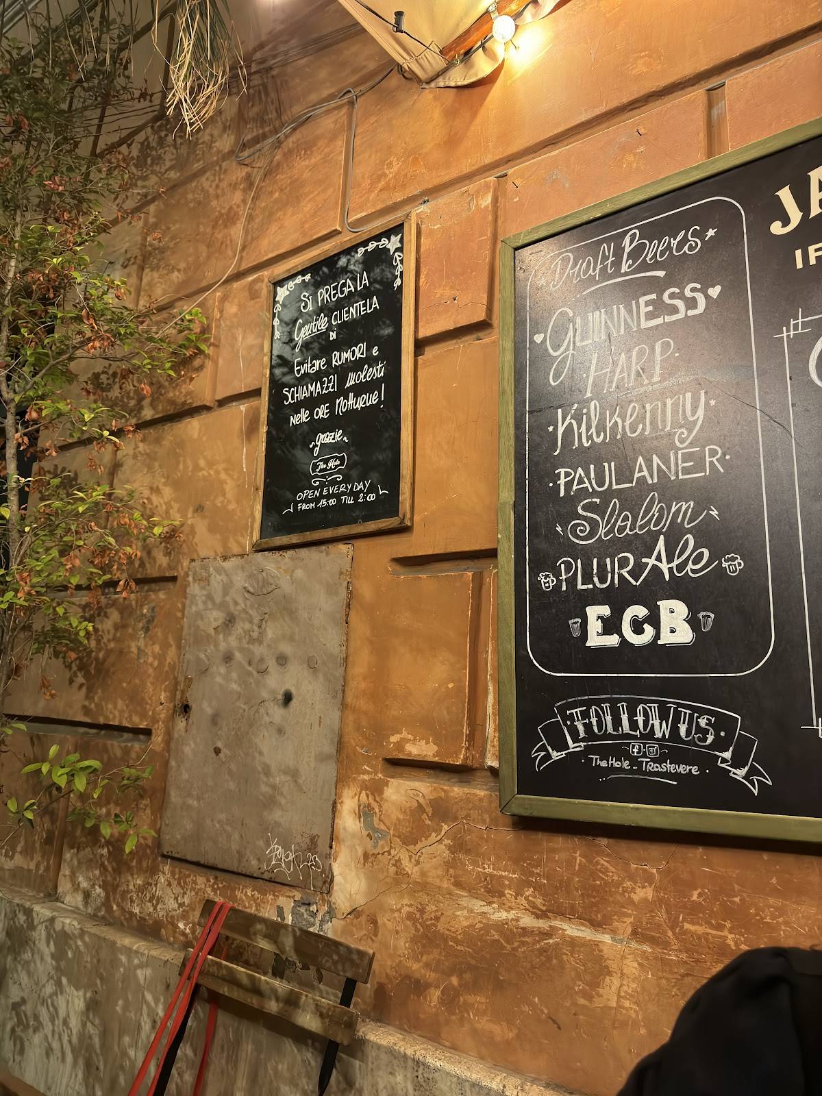 Menu di The Hole 